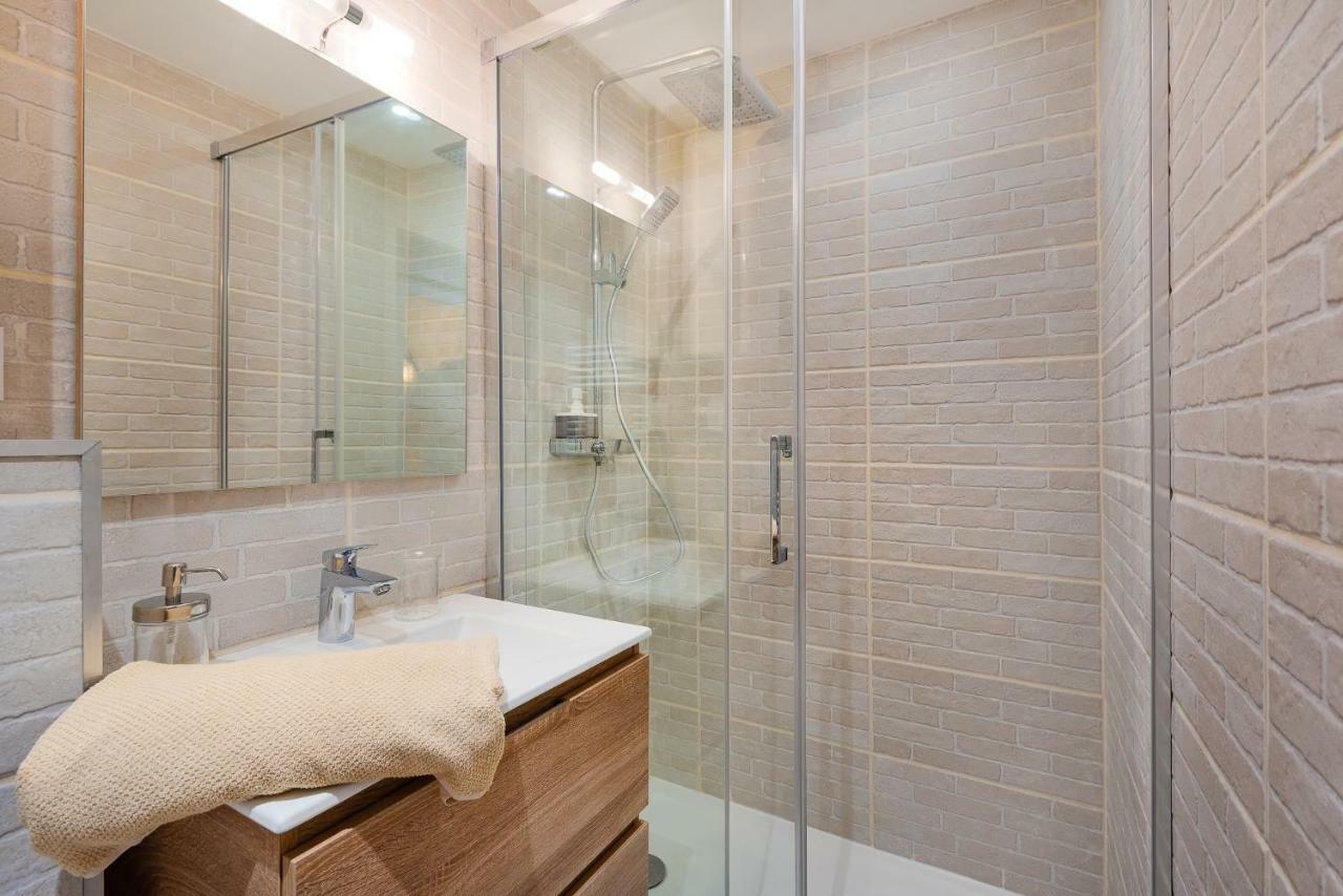 Suites Gaya Confort - Centre Ville Montpellier Exteriör bild